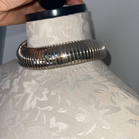 Vintage 1980s Womens Choker Necklace Gorgeous Wide Silver Plated Omega Style - Picture 4 of 8